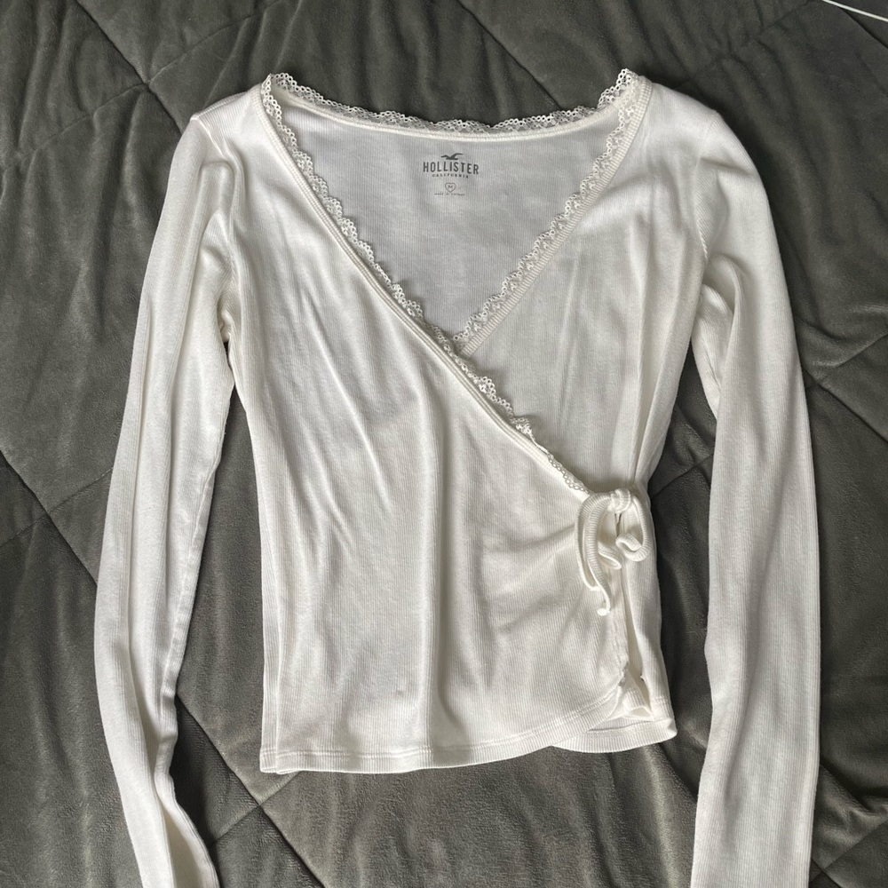 Hollister Size M long sleeve top!